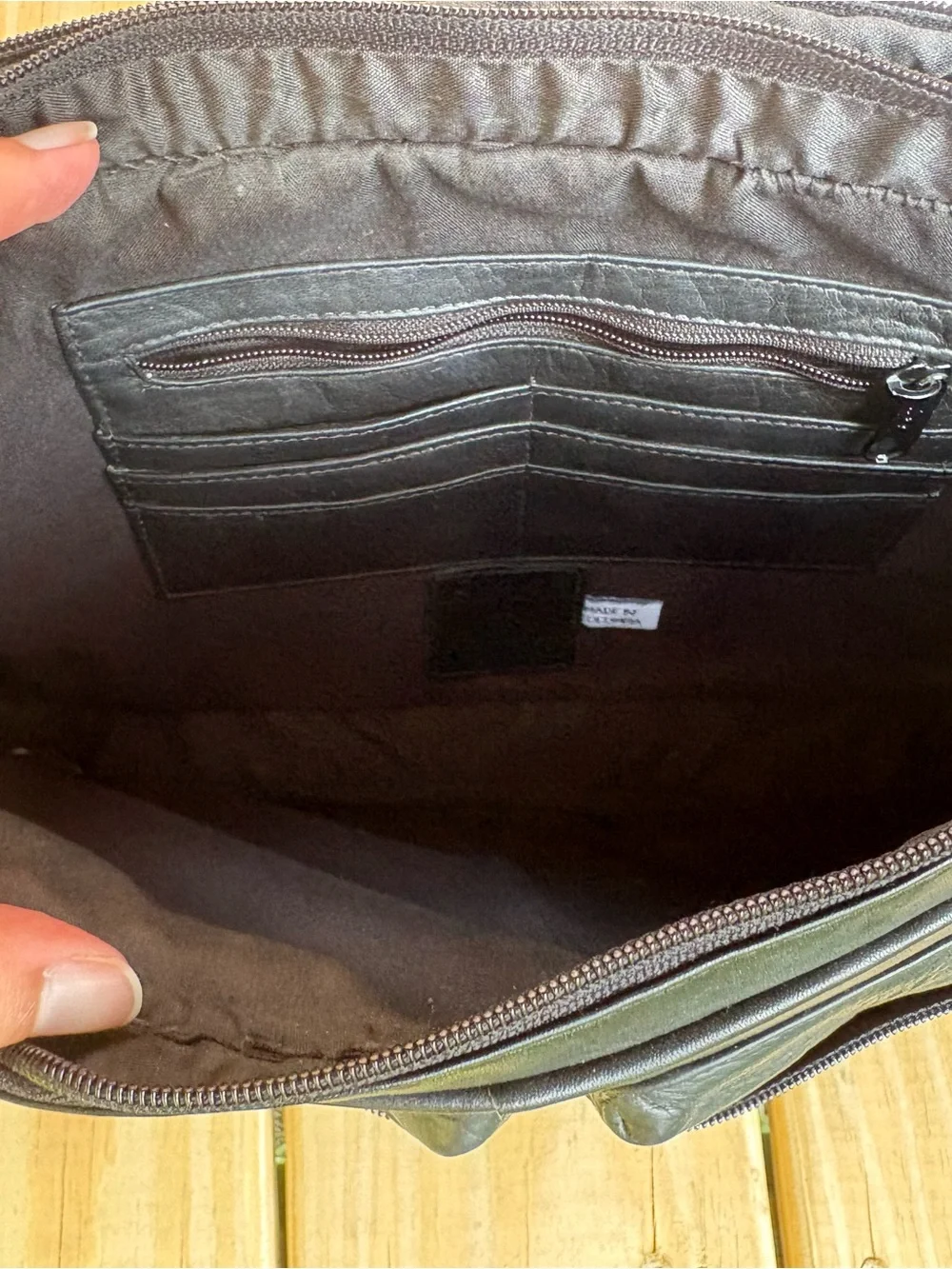 Frye compact black